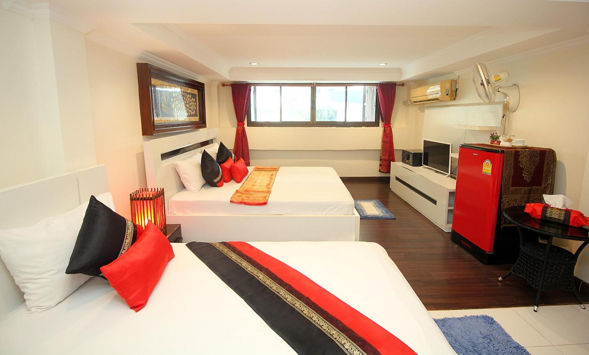 Sky Silk Decoration House Hotel Patong Exterior photo